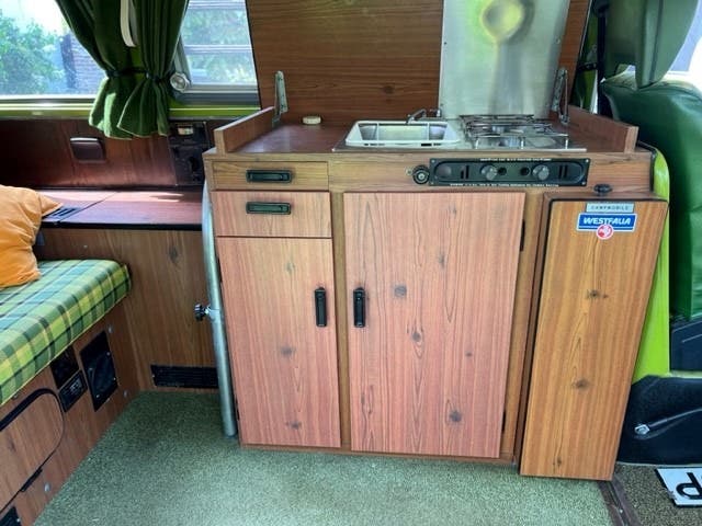 LHD T2 Westfalia (1976) in Taiga green